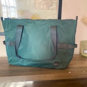 Lululemon All Day Essential Tote Bag